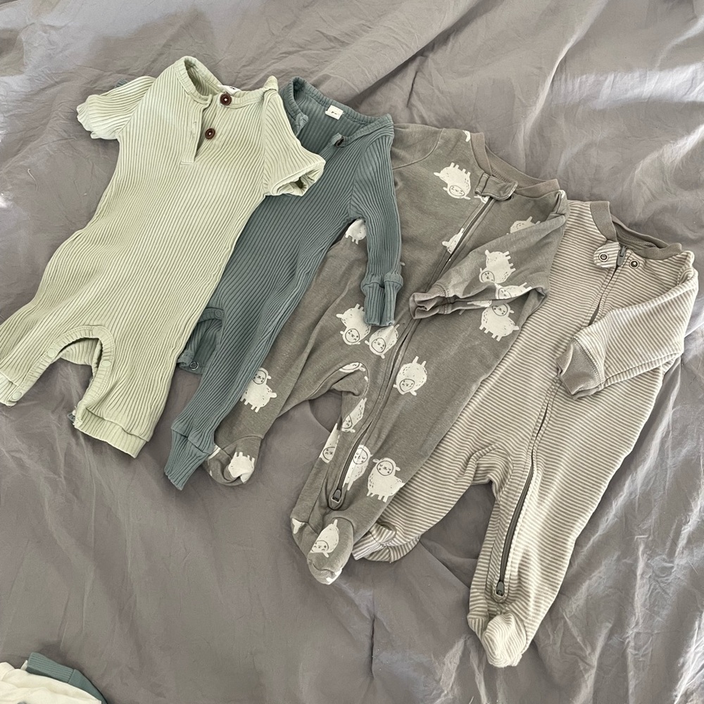 4 baby pyjamas